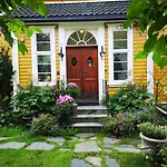 Wergelandshuset, Egen Leilighet 60 M2